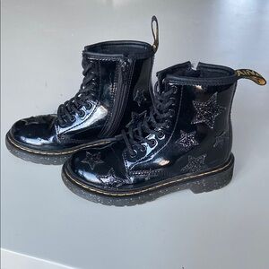 Dr. Martín Glitter Star Patent Lace Up Boots